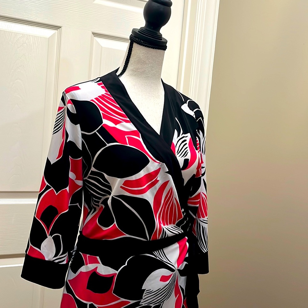 Alfani Euc midi wrap dress. Stretchy.  Slimming. Size large.